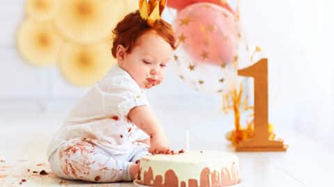 1. Geburtstag erster Geburtstag Baby mit Geburtstags Torte