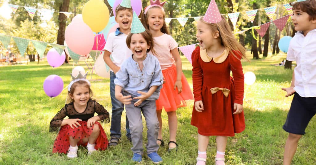 Gästezahl und Gästeliste beim Kindergeburtstag wie viele Kinder einladen