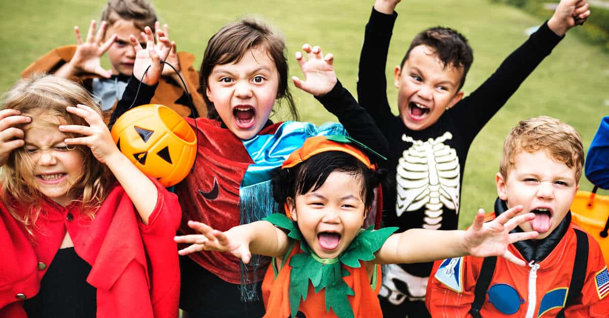 Halloween feiern Kinder Kindergeburtstag geburtstag verkleidung trick or treat süßes oder saures Ideen kostüme