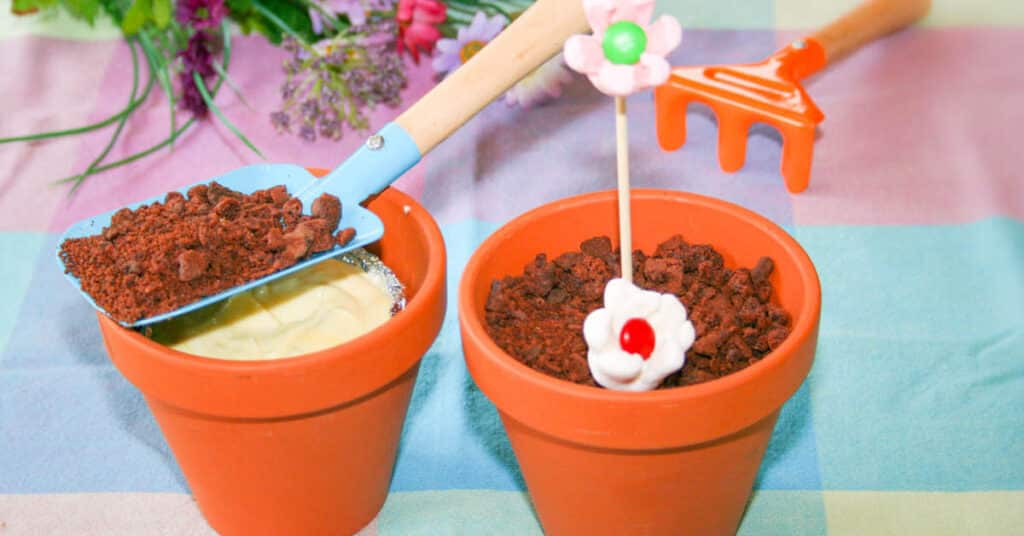 Blumentopf Dessert mit Vanille Creme Rezept für Kindergeburtstag