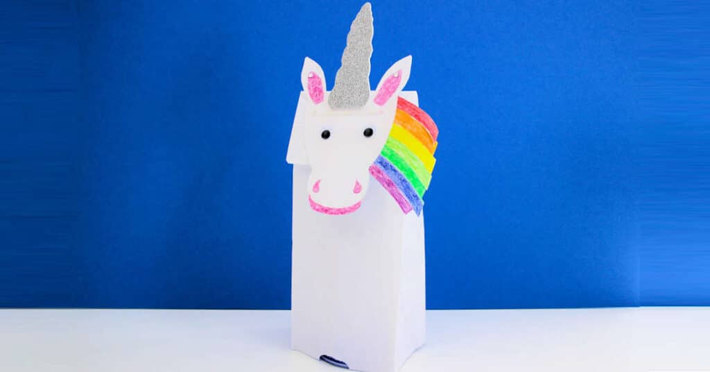 Einhorn basteln aus Papiertüten als Handpuppen einfach Kindergeburtstag