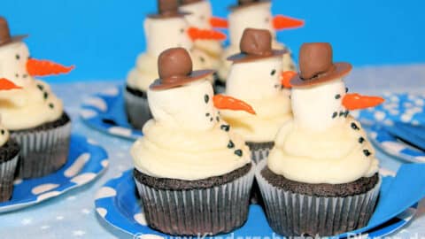 Schneemann Cupcakes mit Schokolade und Marshmallows Geburtstag Muffins Olaf Rezept Idee