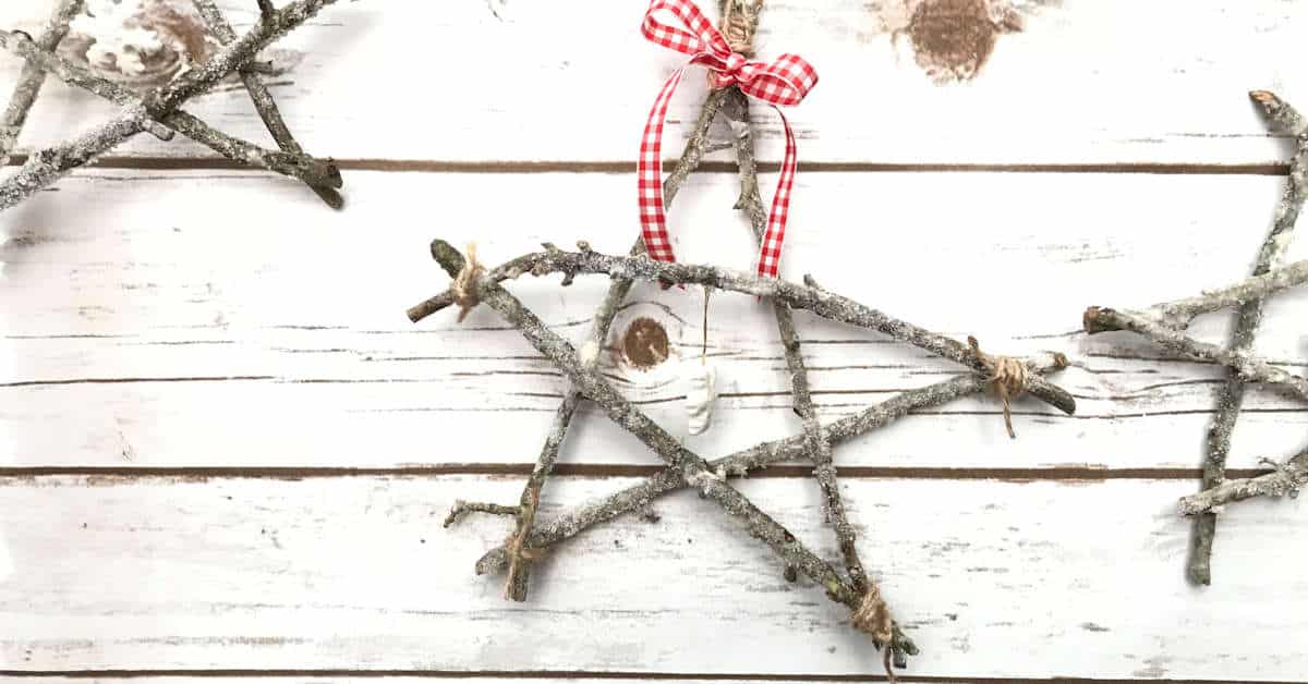 WEIHNACHTSSTERNE AUS ZWEIGEN