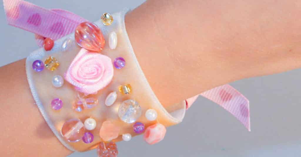 DIY Perlen Armband vintage basteln Idee Geburtstag Teens Tweens