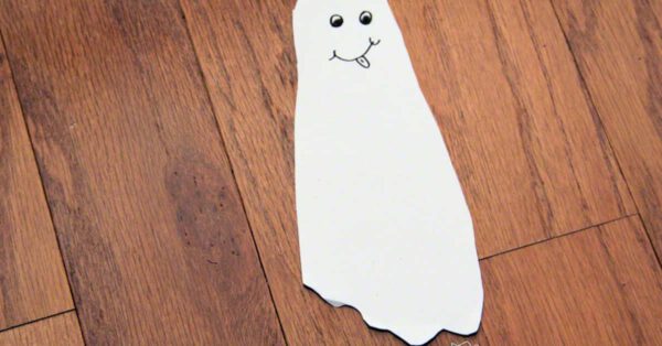 Fußabdruck Gespenster basteln Kindergeburtstag Halloween Ideen