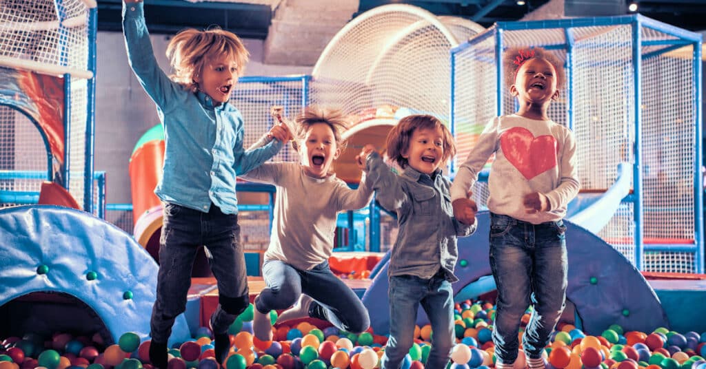 Indoor Spielplatz Kindergeburtstag feiern Tipps Vorbereitung Planung Ideen
