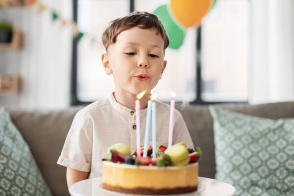 4. Geburtstag, vierter Geburtstag, vierjährige, 4 Jahre alt, Kinder, Kindergeburtstag, geburtstag